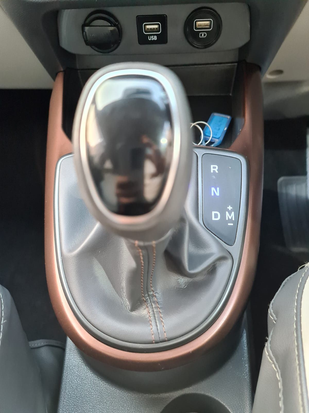 Hyundai Aura - Gear Shifter